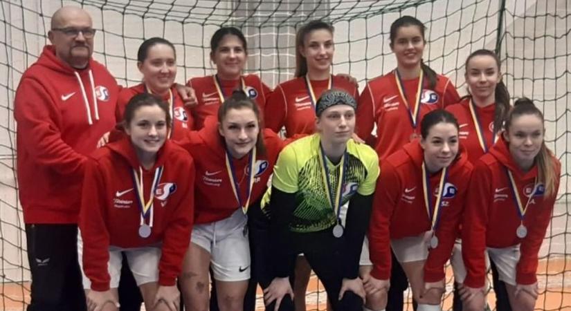 Karácsony-kupa: egri ezüst és egy különdíj Hatvanból