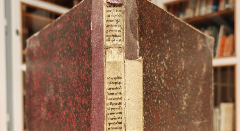 900 éves kódextöredékek kerültek elő a BME-n – komoly tervek készülnek