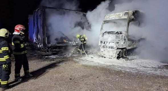 Szándékos gyújtogatás Nagymihályon: négy kamion égett porig, több mint 300 ezer eurós kár keletkezett