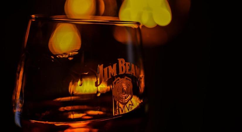 Szünetelteti a termelést a Jim Beam kentucky-i főüzeme