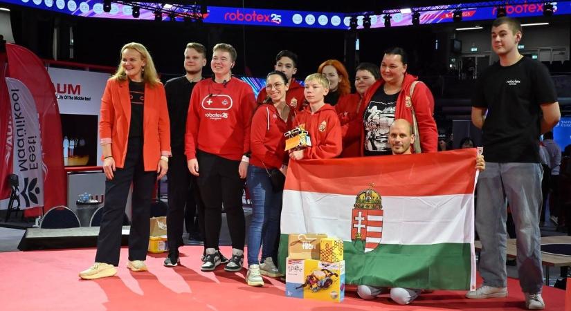 30 ország mezőnyében villantottak – dobogón a jászapáti robotépítők