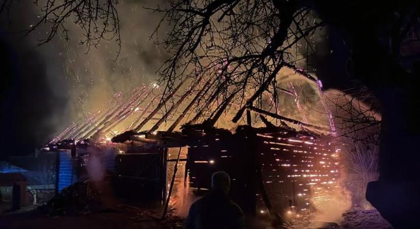 Gyanús tűzesetek Székelyföldön: újabb egyházi ingatlan égett le