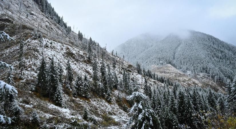 Turisták rekedtek a Fogarasi-havasokban az erős szél miatt 2000 méteres magasságban
