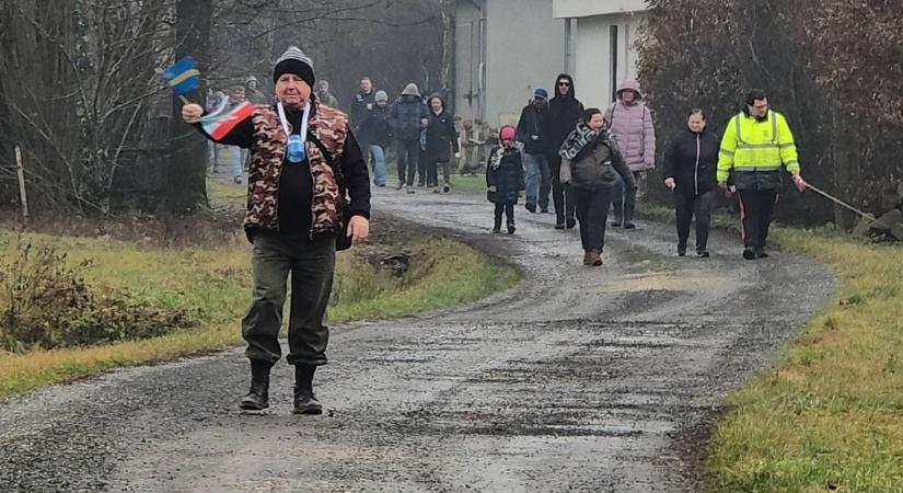 Folyt a pezsgő a parkban, elbúcsúztatták az évet