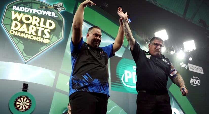 Darts: Rob Cross lenullázta Damon Hetát; Anderson döntő szettben ment tovább