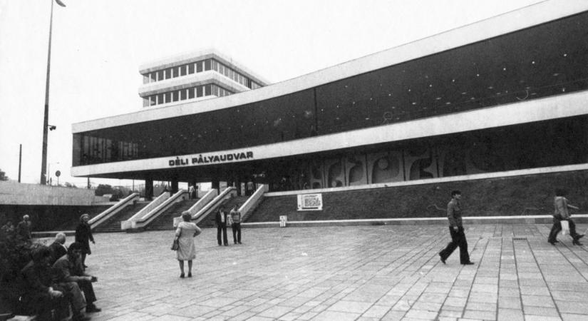 Amikor még mozdonyfordító volt a kerengő helyén – A Déli pályaudvar múlt százada csodás képeken