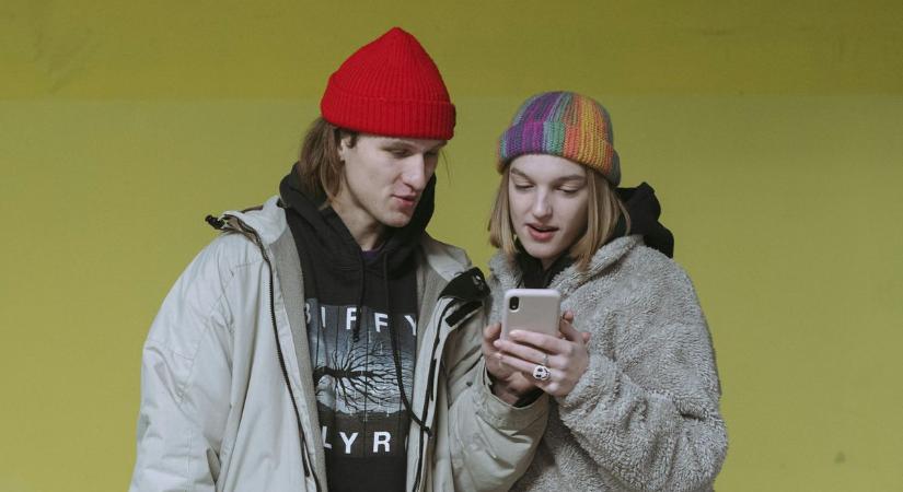 Aura, rizz, hell na, így beszélnek a fiatalok – Te tudod, mit jelentenek ezek a kifejezések?