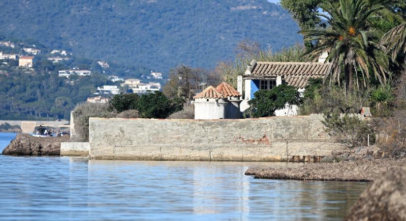 Halottaskocsi érkezett Brigitte Bardot saint-tropezi házához – fotók