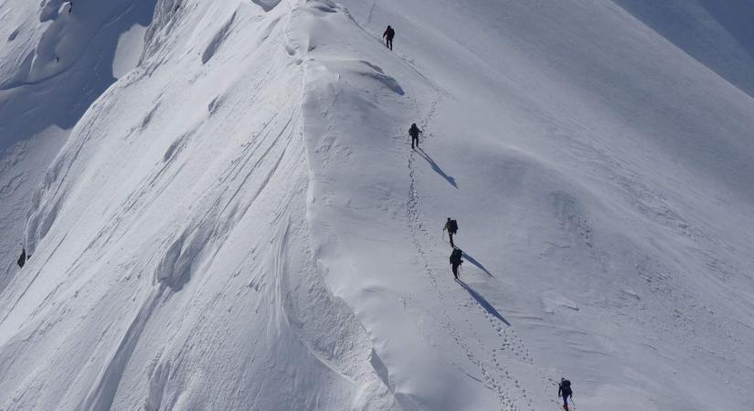 Turisták rekedtek a Fogarasi-havasokban a viharos idő miatt