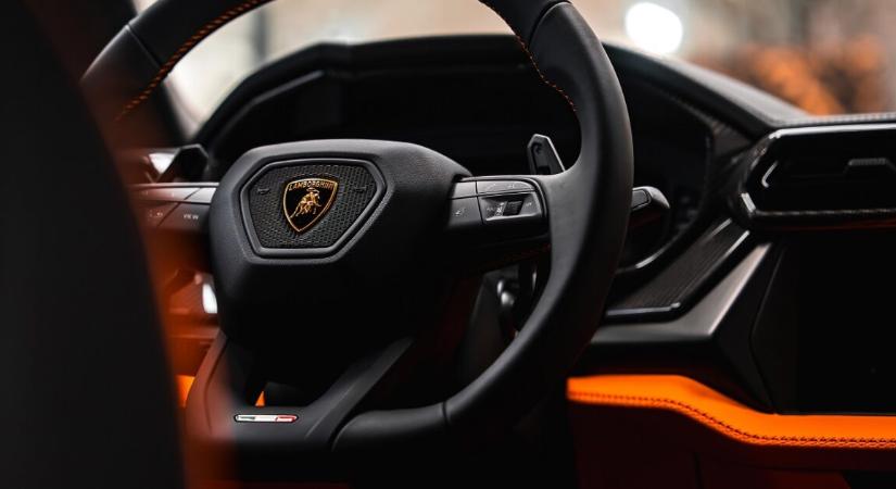 Egy Lamborghini mellett tört ki a lövöldözés – egy ember meghalt, hárman az életükért küzdenek