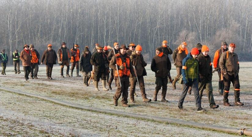 Jótékonysági vadászattal támogatják a kórházat, a ChatGPT tengerparttá varázsolta Kecskemétet