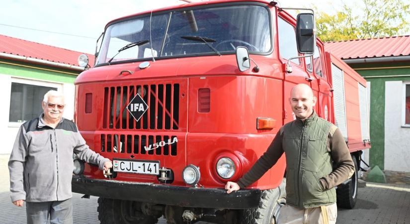 A kunhegyesi kincsvadász újítja fel a történelmi autót, ami egy egész várost megvédett