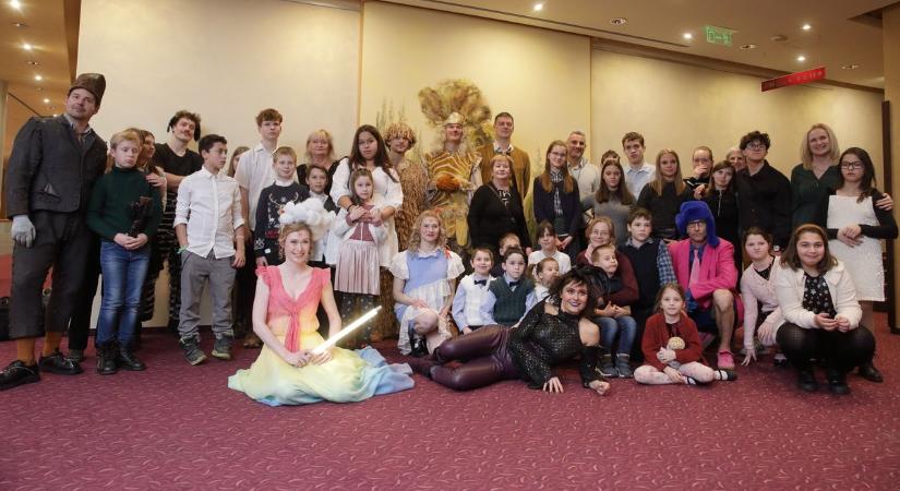 Vihar a színpadon (galéria)