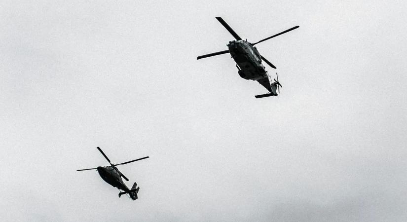 Két helikopter ütközött New Jersey felett, az egyik a tengelye körül pörögve a földbe csapódott – videó