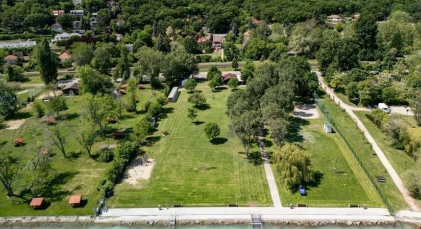 Fejlesztés a káptalanfüredi strandon