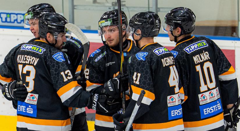 Jégbe döngölték az Acélbikákat a DEAC hokisai