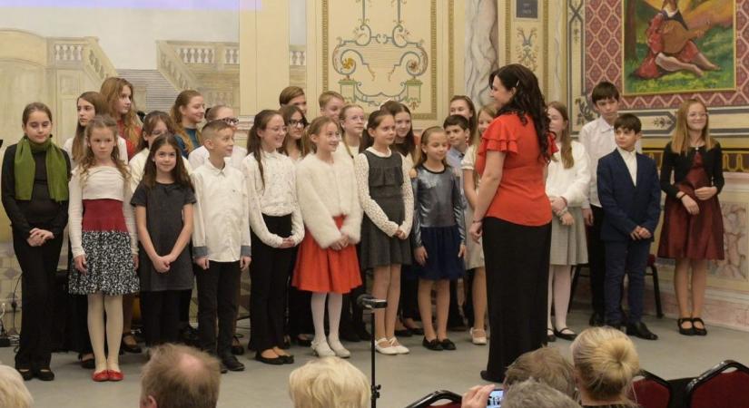 Hetvenéves a hatvani zeneiskola – jubileumi koncerttel ünnepeltek