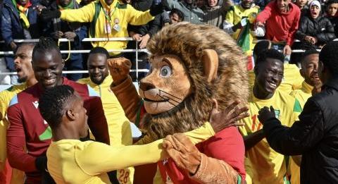 Történelmi győzelmet és őrült rangadót hozott az Afrikai Nemzetek Kupája