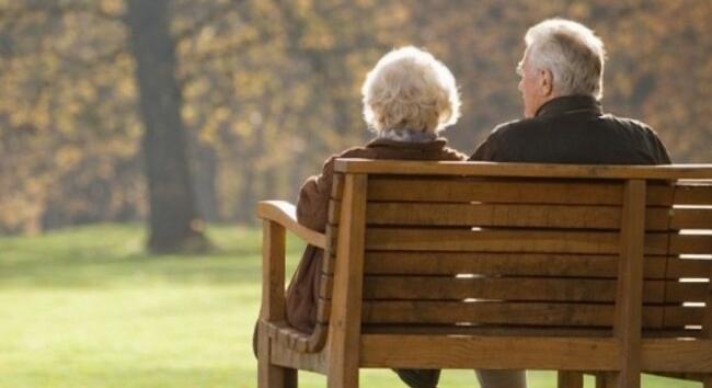 Mikor érkezik a nyugdíj 2026-ban? Itt vannak a pontos dátumok és a fontos kiegészítések