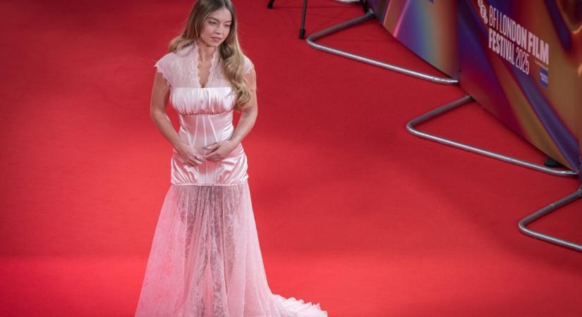 Egy igazi krimi-western Hollywood egyik legszebb színésznőjével