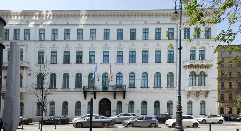 Áll a bál, a szakértői kamara beperelte az igazságügyi tárcát, mert megsemmisítette a döntéseit