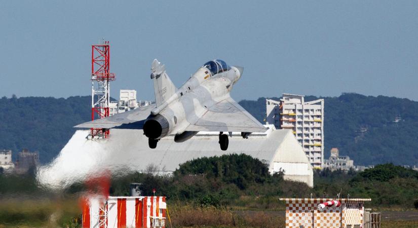 Kína hadgyakorlatot indított Tajvan körül