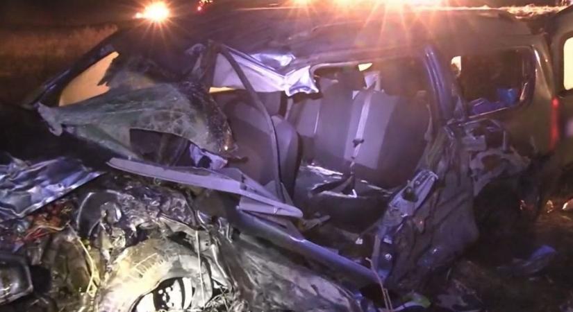 Meghalt a háromgyerekes apuka, miután a család autójának ütközött egy száguldozó sportkocsi ( videó)