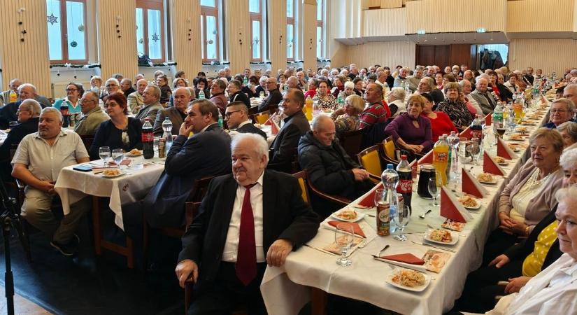 Megbecsülik az időseket Bükön