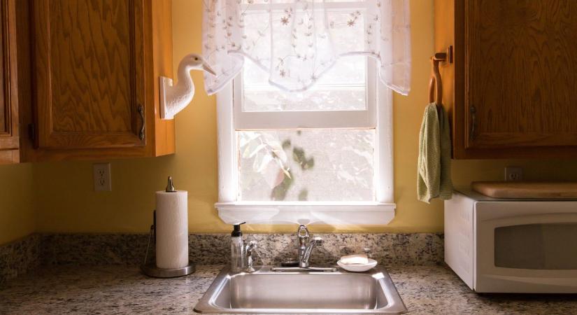 Mosogatórongy vagy papírtörlő? Nem mindegy, mivel törlöd a konyhapultot