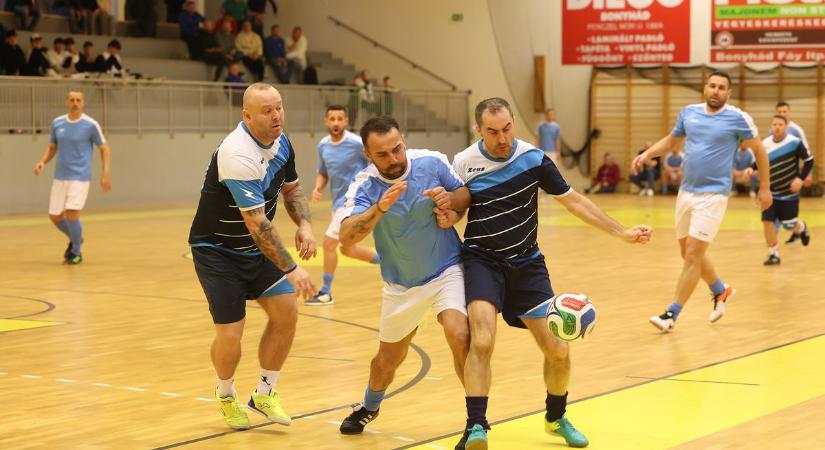 Az NB-s játékosokkal érkező rekordbajnok Paksi FC visszaült a teremkupa trónjára (galéria)