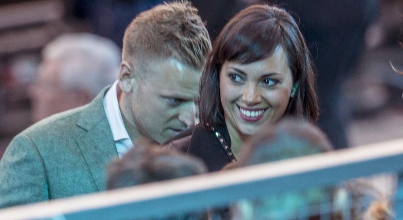 Orbán Ráhel egy Tiborczhoz köthető kastély parkjában kötött futócipőt