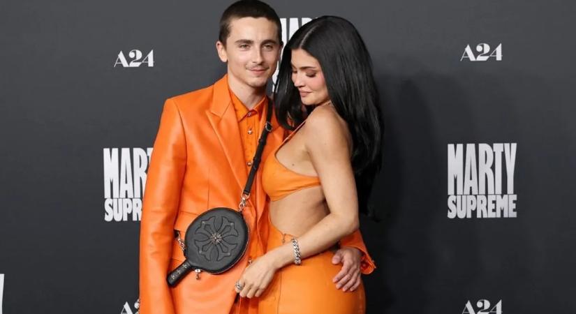 Kylie Jenner karácsonyi villantása nem volt véletlen — titkos üzenet Timothée Chalametnek?