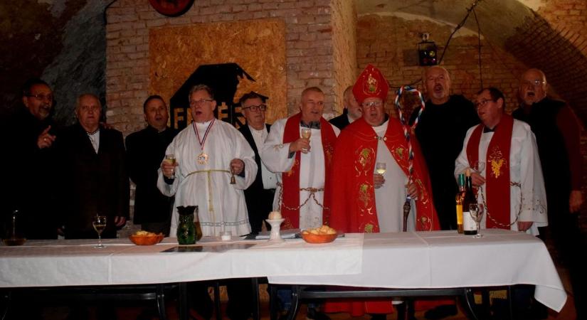 Magyar és horvát borokat áldottak meg Csurgón