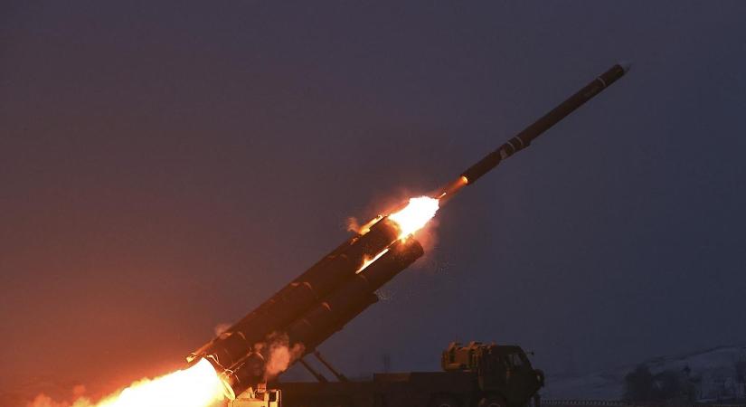 Nagy hatótávolságú manőverező robotrepülőgépeket tesztelt Észak-Korea, minden erejét a nukleáris arzenál fejlesztésére akarja összpontosítani