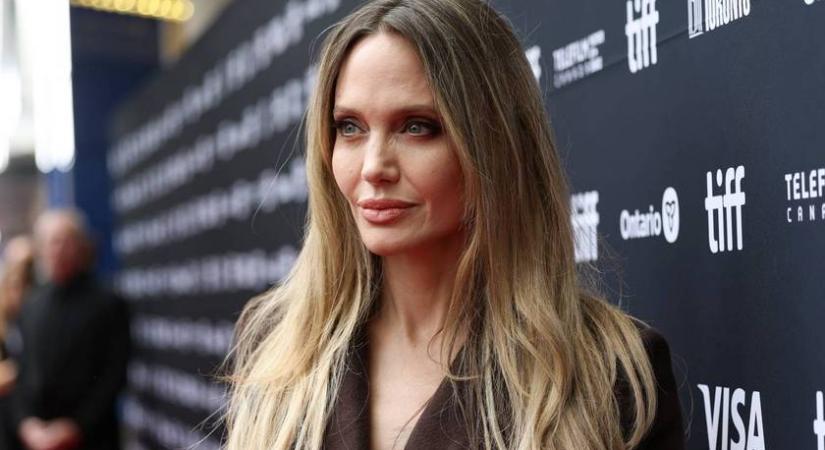 Ez a gyönyörű nő volt Angelina Jolie édesanyja: a színésznő egyértelműen tőle örökölte szépségét