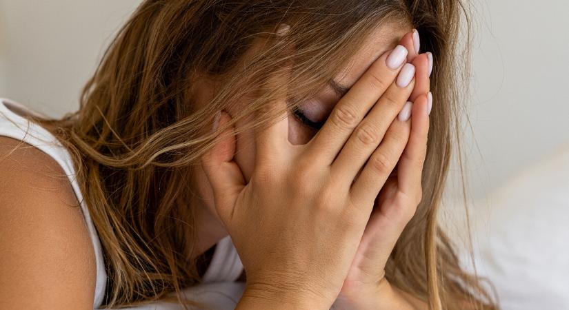 A ciklusod formálja az éjszakád? Így befolyásolják a hormonok az alvás minőségét