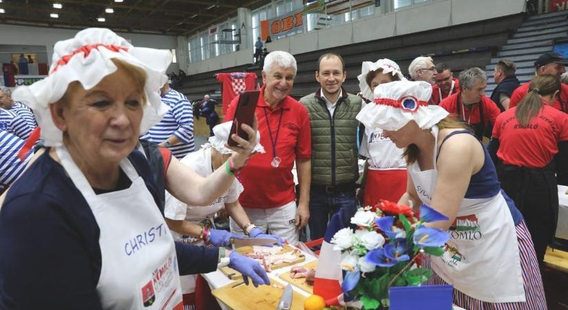 Fergeteges fesztivállal indítja az évet a baranyai város