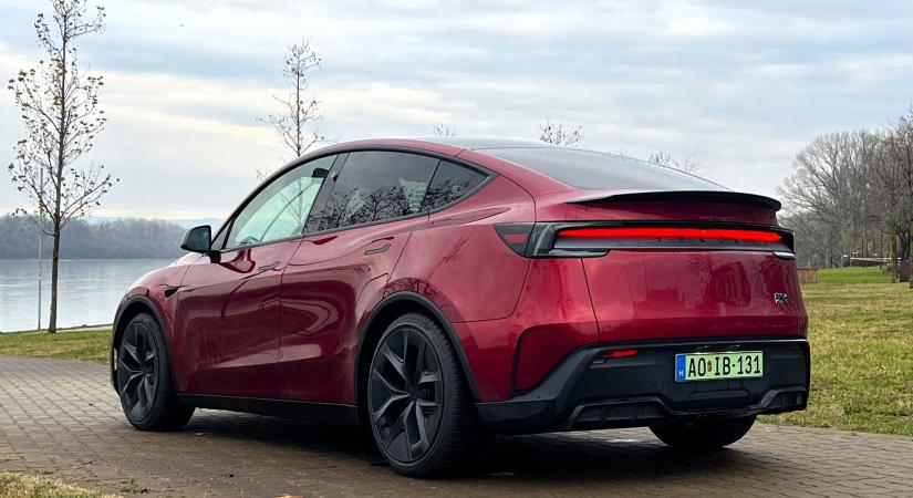 Villanyautó teszt: Tesla Model Y Performance (2025) – úgy feszes, hogy nem fáj