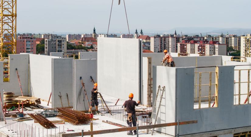 A Mont Blanc csúcsáig érnének a Leier idén gyártott lépcsőkarjai