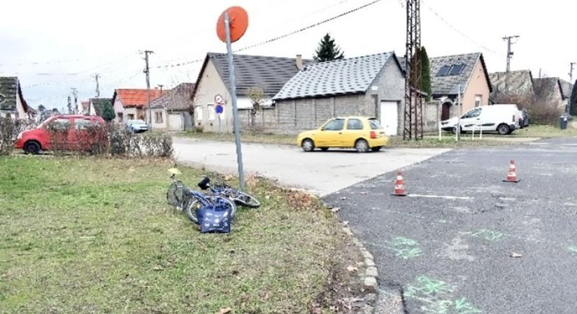 Súlyos baleset Tolnán: kerékpárost gázolt egy autó