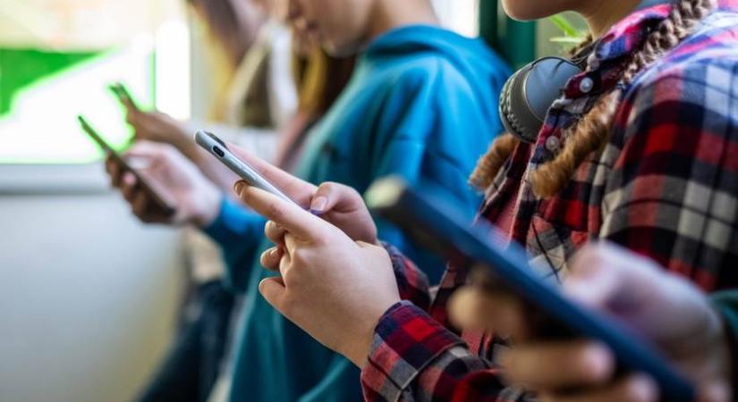 Tini fiók az Instagramon: tényleg védelmet nyújt a 18 év alattiaknak?