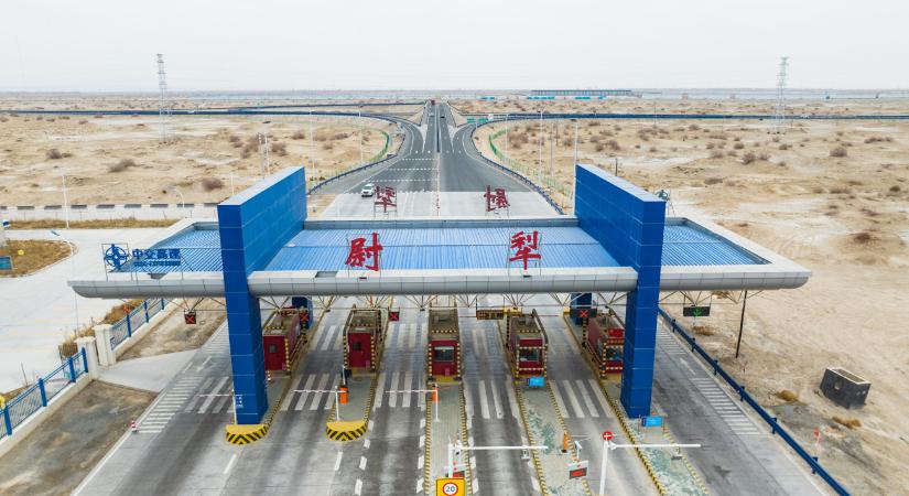 Az új év első napjától már lehet közlekedni a világ leghosszabb közúti alagútján – videó