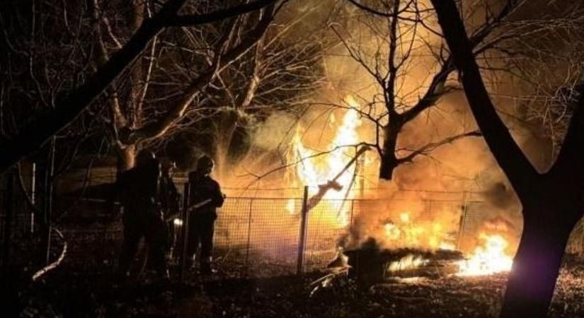 Kigyulladt egy parasztház Somlóvecsén