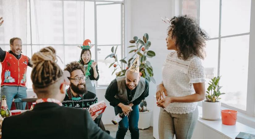 Karácsonyi buli a munkahelyen – miért végződik balesettel minden második ünneplés?