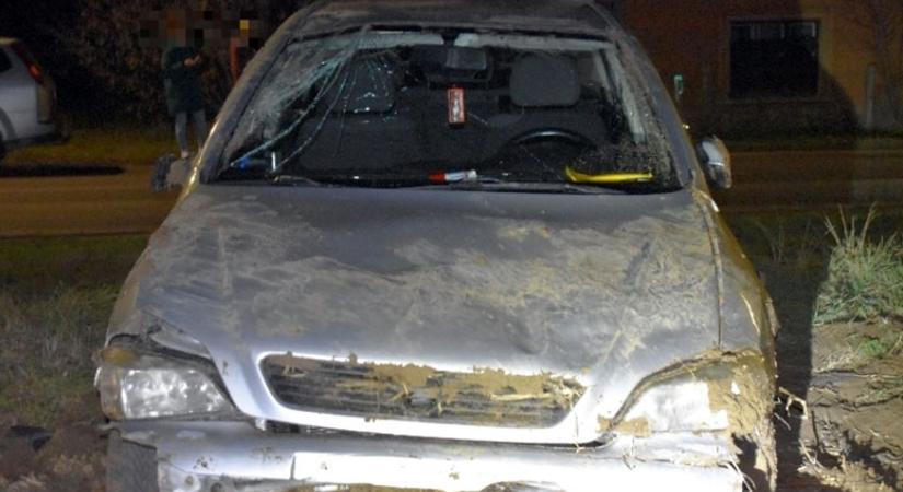 Árokba hajtott, majd szántóföldön állt meg az Opel