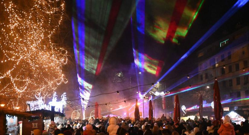 Ilyen még nem volt: mindenkinek leesett az álla a látványtól a szolnoki téren – galériával