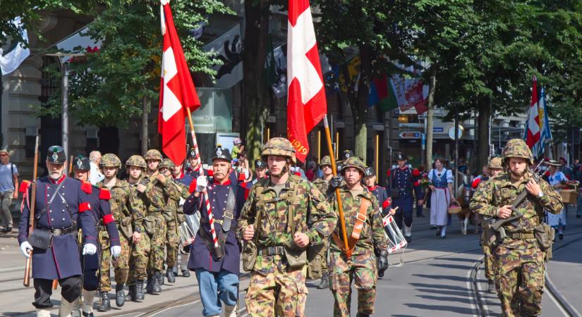 Vége a svájci semlegességnek? Az orosz fenyegetés miatt fegyverkezésbe kezdenek