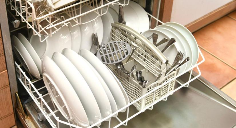 7 gyakori tévhit a mosogatógépről – és a legnagyobb meglepetés: mennyi vizet használ valójában