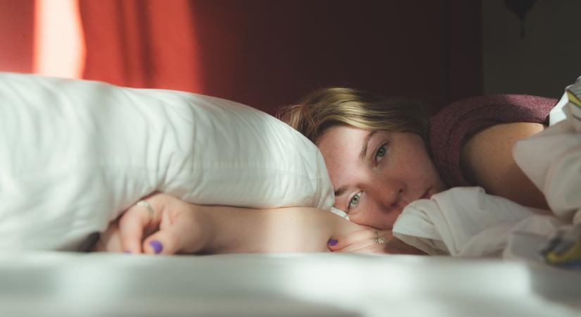 A kisfia szülinapjáról is lemaradt: az egész napot átaludta egy anya, sokkoló betegség állt a háttérben