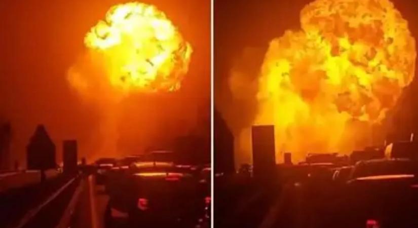 Videón a robbanás, amely megbénította a forgalmas autópályát